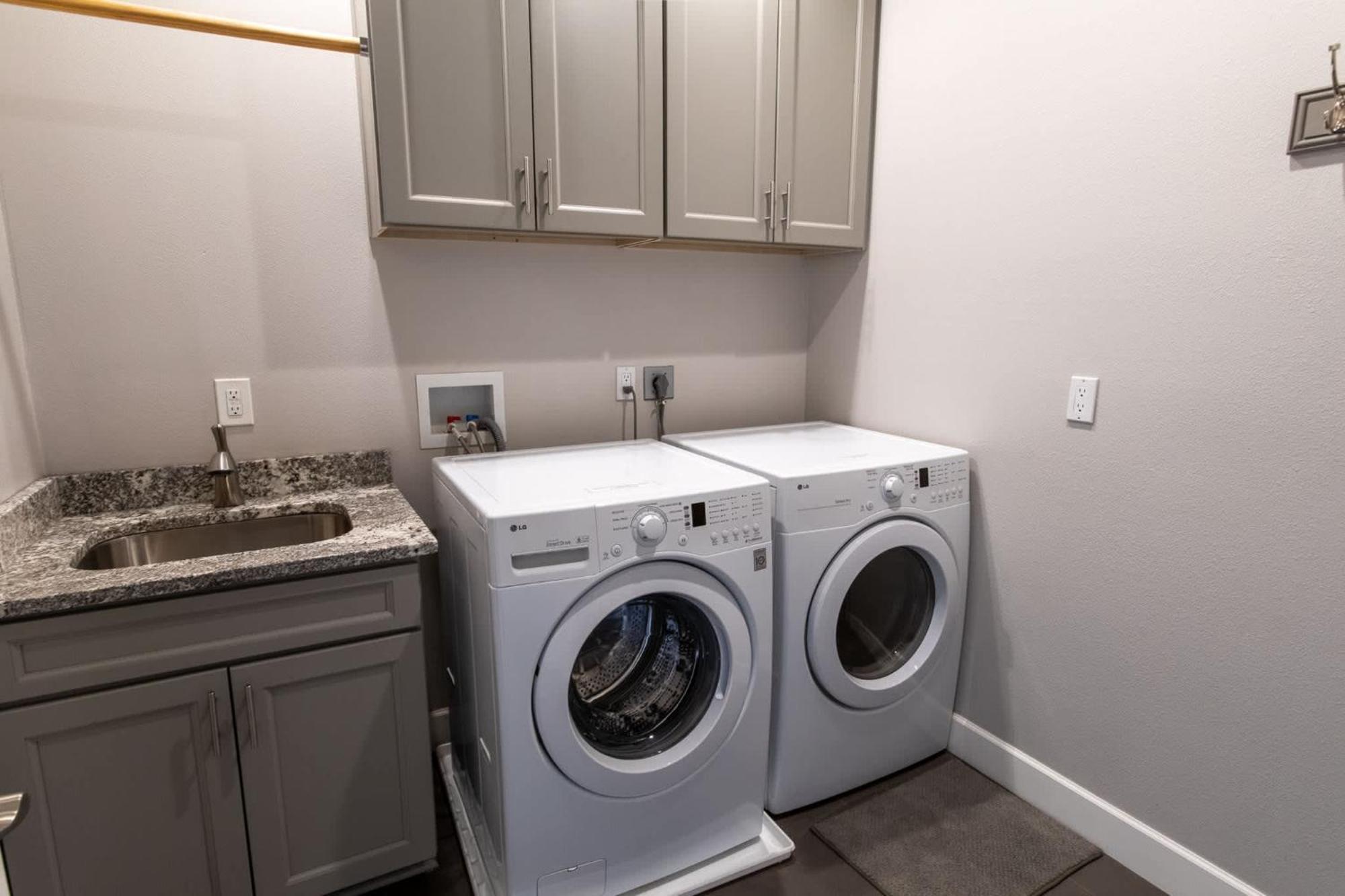 5 Bed 3 Bath Uptown Sedona-Game Room-Sauna-Cold Plunge-Jacuzzi-Gym מראה חיצוני תמונה